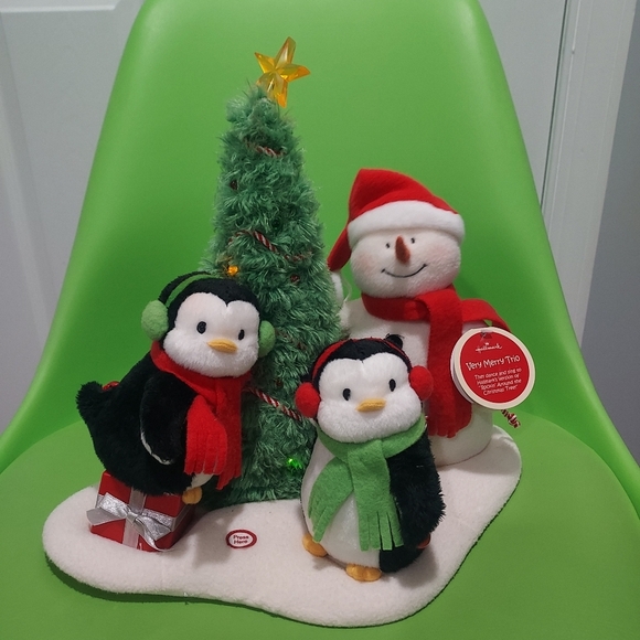 Hallmark Very Merry Trio - Dance and Sign "Rockin' Around The Christmas Tree" - Picture 13 of 16